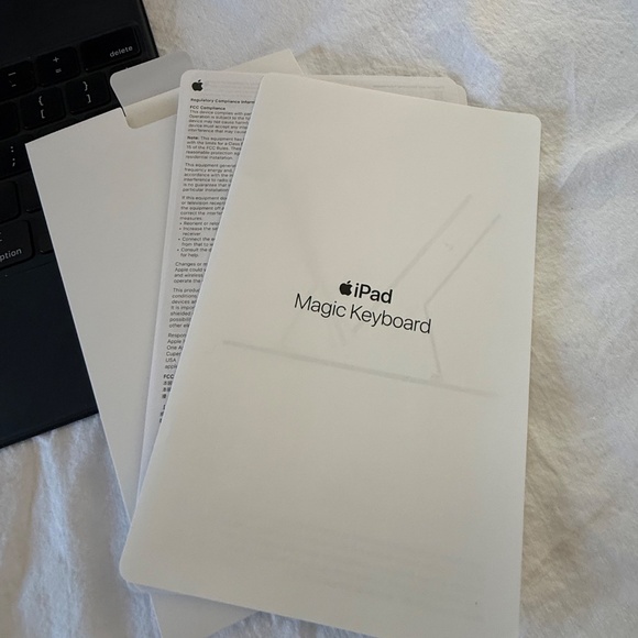 Apple Magic Keyboard for iPad Pro 12.9" - Picture 9 of 9